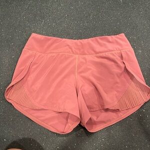 Lululemon speed up high rise pleated size 4 (dusty pink/rose) 2.5 inseam
